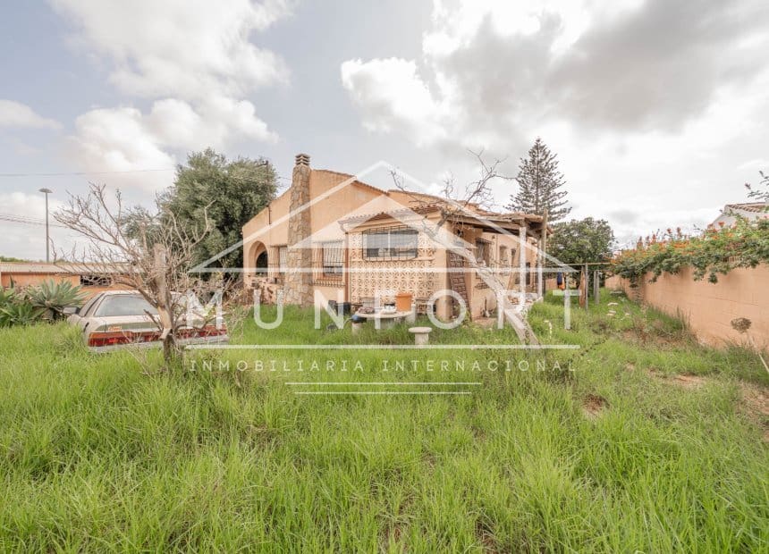 6 sovrum Villa till salu i Torrevieja med garage - 520 000 € (Ref: 10072877)