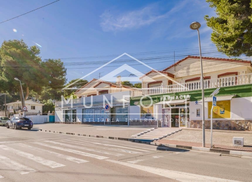 6 sovrum Villa till salu i Torrevieja med garage - 520 000 € (Ref: 10072877)