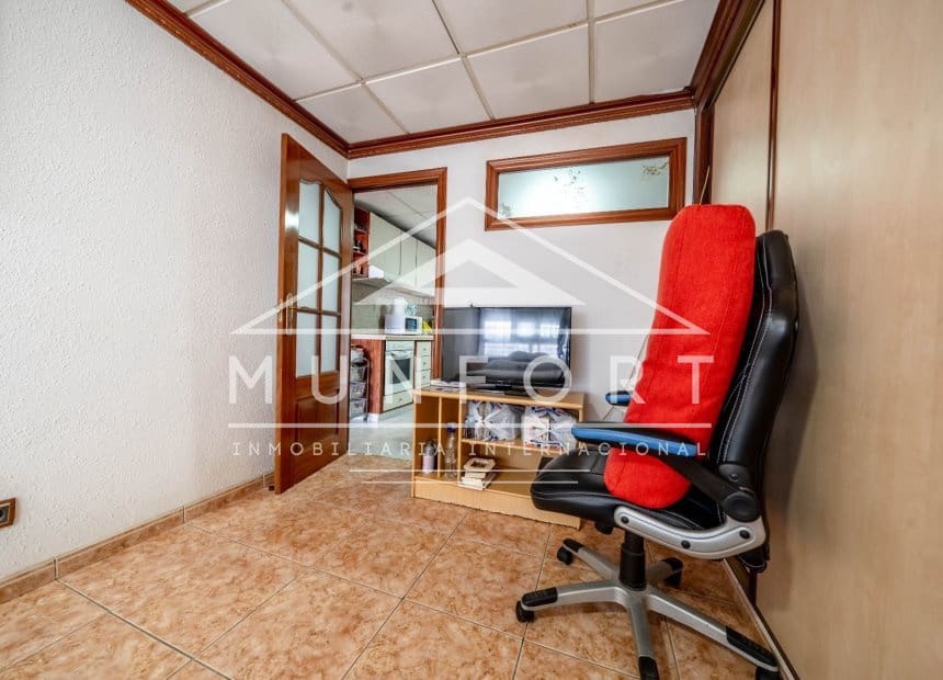 5 bedroom Apartment for sale in Torrevieja - € 250,000 (Ref: 10072878)