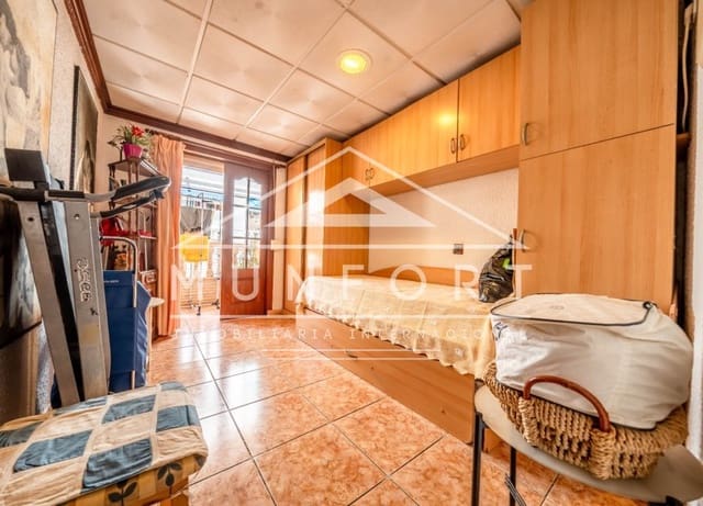 5 bedroom Apartment for sale in Las Piscinas Naturales, Torrevieja - € 250,000 (Ref: 10072878)