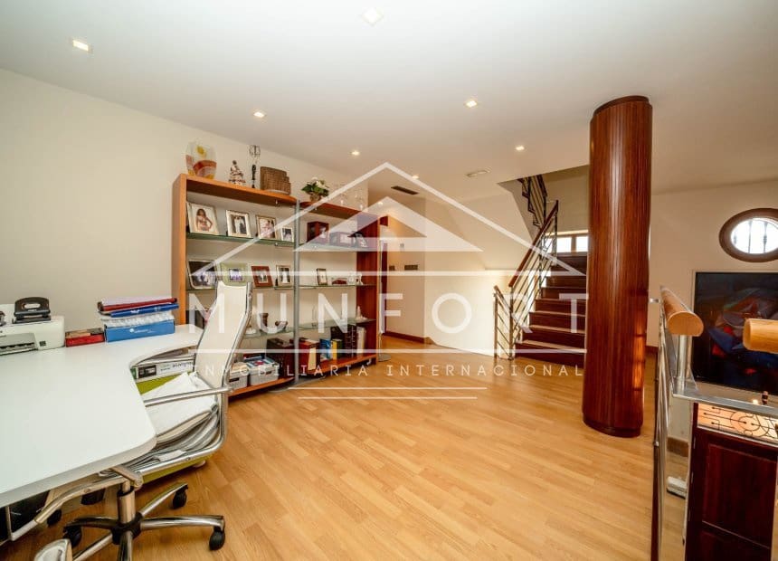5 chambre Villa/Maison à vendre à Santiago de la Ribera avec piscine garage - 1 050 000 € (Ref: 10077056)