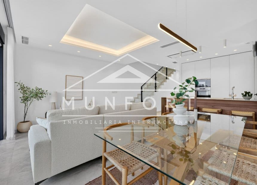 3 bedroom Villa for sale in Torrevieja with pool - € 550,000 (Ref: 10079035)