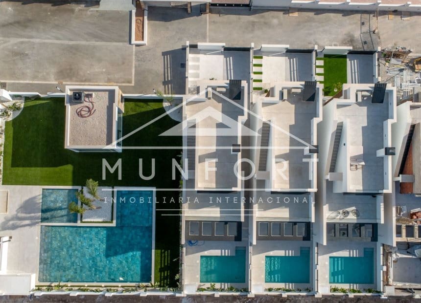 3 bedroom Villa for sale in Torrevieja with pool - € 550,000 (Ref: 10079035)