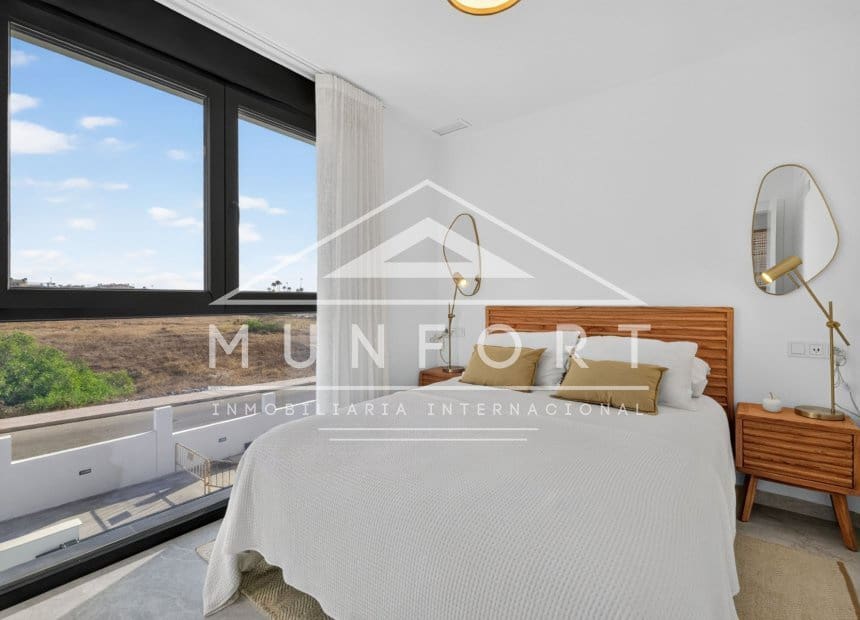 3 bedroom Villa for sale in Torrevieja with pool - € 550,000 (Ref: 10079035)