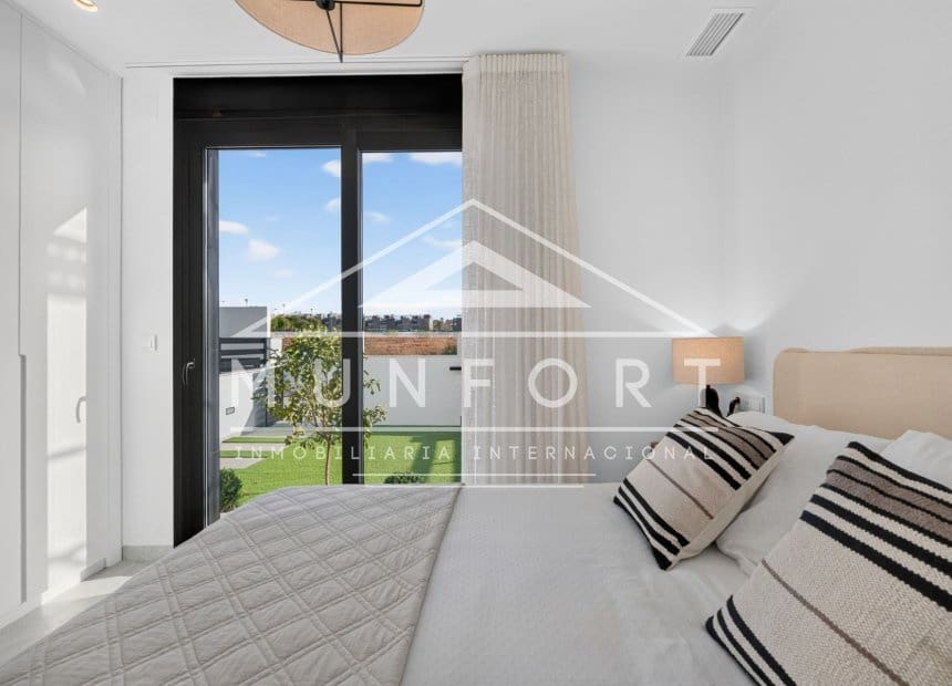 3 bedroom Villa for sale in Torrevieja with pool - € 550,000 (Ref: 10079035)