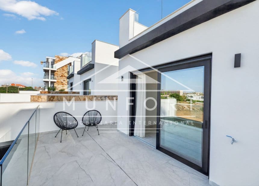 3 bedroom Villa for sale in Torrevieja with pool - € 550,000 (Ref: 10079035)