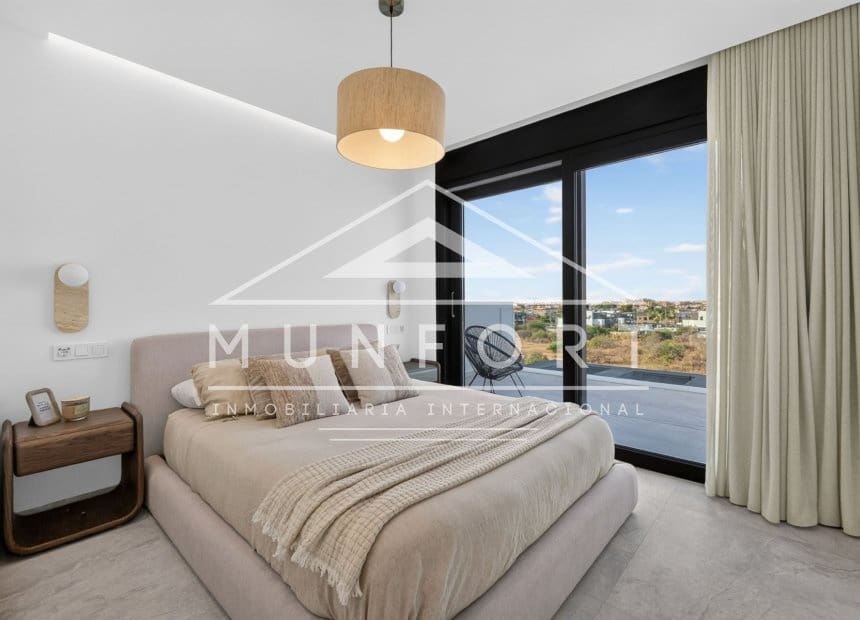 3 bedroom Villa for sale in Torrevieja with pool - € 550,000 (Ref: 10079035)