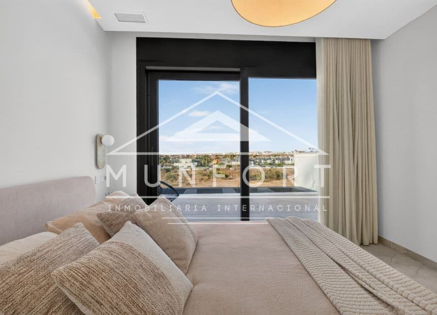 3 bedroom Villa for sale in Torrevieja with pool - € 550,000 (Ref: 10079035)