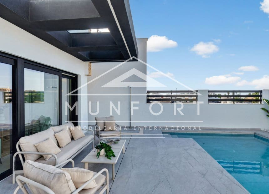 3 bedroom Villa for sale in Torrevieja with pool - € 550,000 (Ref: 10079035)