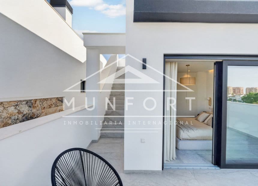 3 bedroom Villa for sale in Torrevieja with pool - € 550,000 (Ref: 10079035)