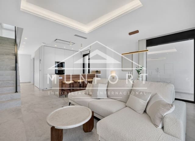 3 bedroom Villa for sale in Aguas Nuevas, Torrevieja with pool - € 550,000 (Ref: 10079035)