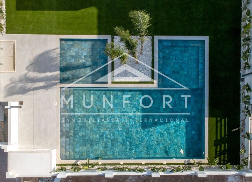 3 bedroom Villa for sale in Torrevieja with pool - € 550,000 (Ref: 10079035)