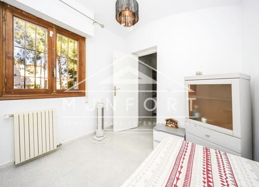 6 soveværelse Villa til salg i Villamartin med swimmingpool - € 449.900 (Ref: 10093732)