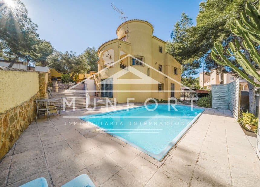 6 soveværelse Villa til salg i Villamartin med swimmingpool - € 449.900 (Ref: 10093732)