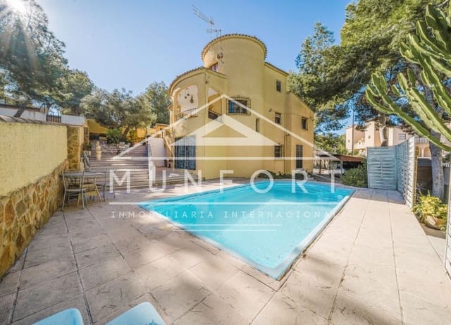 6 soveværelse Villa til salg i Villamartin, Orihuela med swimmingpool - € 449.900 (Ref: 10093732)