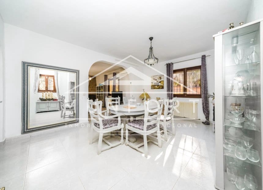 6 soveværelse Villa til salg i Villamartin med swimmingpool - € 449.900 (Ref: 10093732)