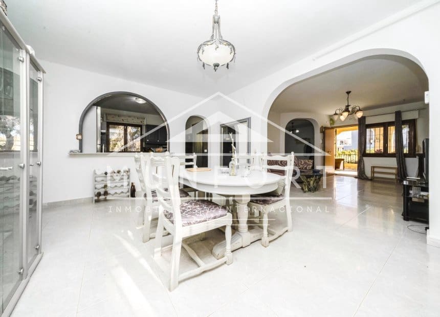 6 soveværelse Villa til salg i Villamartin med swimmingpool - € 449.900 (Ref: 10093732)