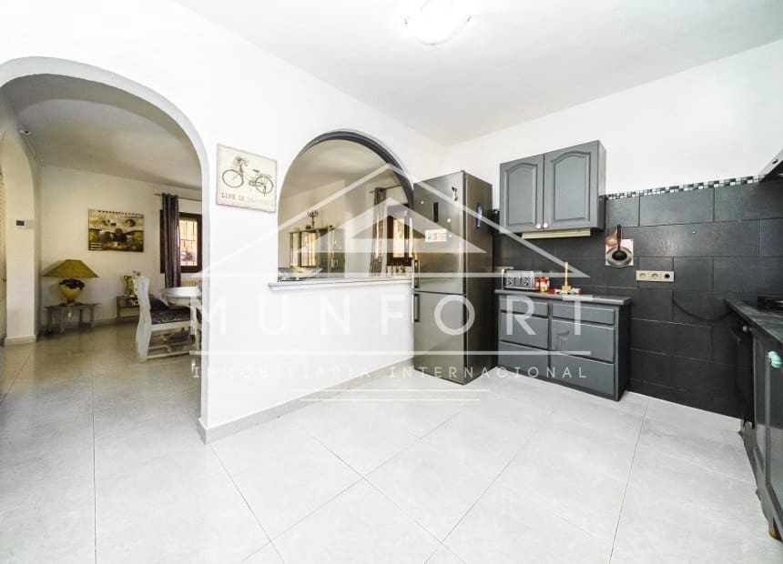 6 soveværelse Villa til salg i Villamartin med swimmingpool - € 449.900 (Ref: 10093732)