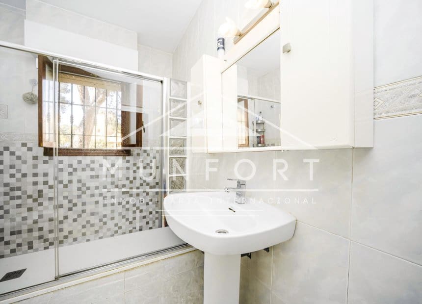 6 soveværelse Villa til salg i Villamartin med swimmingpool - € 449.900 (Ref: 10093732)