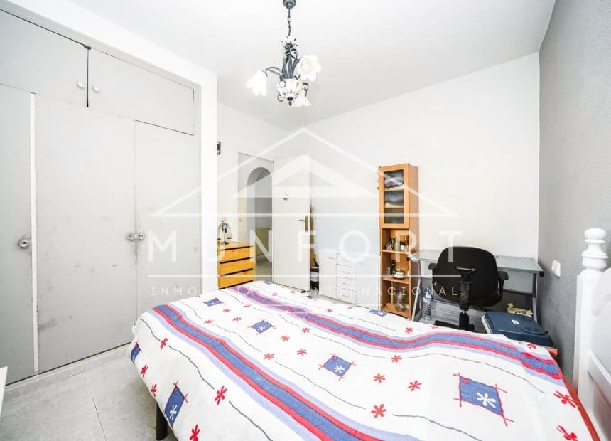 6 soveværelse Villa til salg i Villamartin med swimmingpool - € 449.900 (Ref: 10093732)