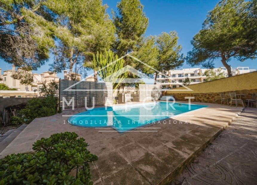 6 soveværelse Villa til salg i Villamartin med swimmingpool - € 449.900 (Ref: 10093732)