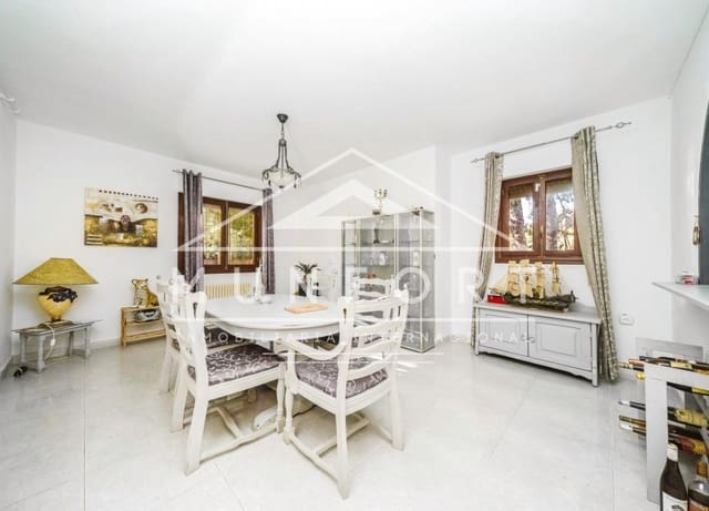6 soveværelse Villa til salg i Villamartin, Orihuela med swimmingpool - € 449.900 (Ref: 10093732)