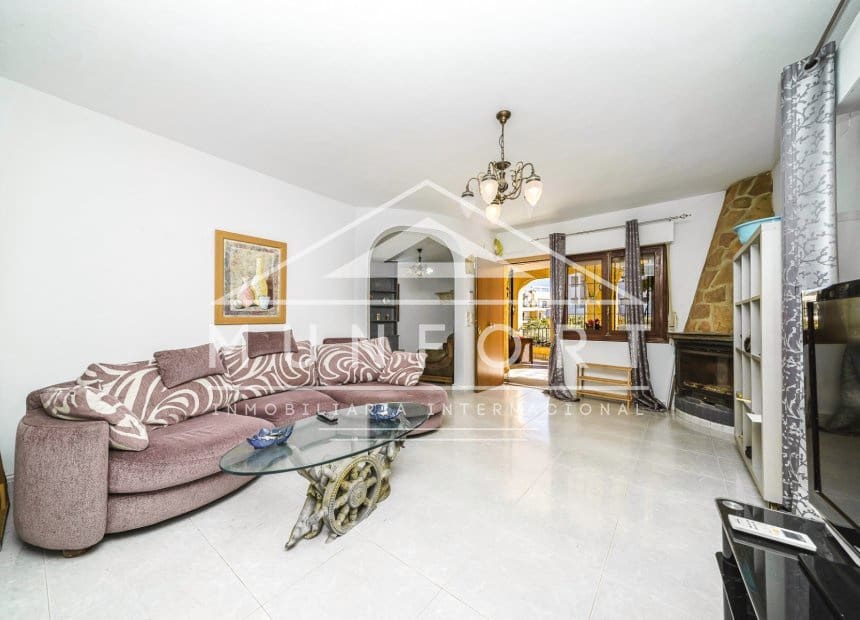 6 soveværelse Villa til salg i Villamartin med swimmingpool - € 449.900 (Ref: 10093732)