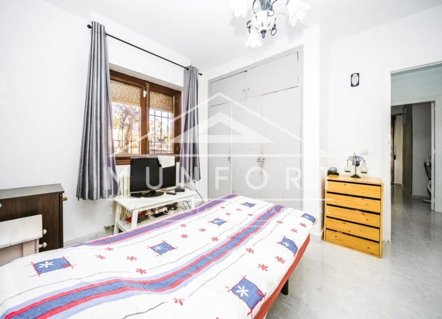 6 soveværelse Villa til salg i Villamartin med swimmingpool - € 449.900 (Ref: 10093732)