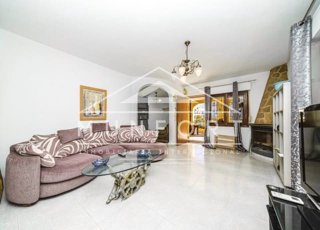 6 soveværelse Villa til salg i Villamartin, Orihuela med swimmingpool - € 449.900 (Ref: 10093732)