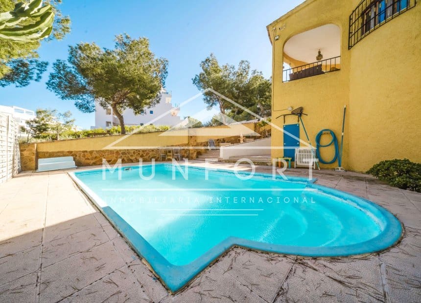 6 soveværelse Villa til salg i Villamartin med swimmingpool - € 449.900 (Ref: 10093732)