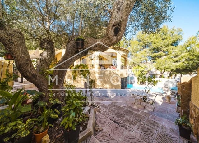 6 soveværelse Villa til salg i Villamartin, Orihuela med swimmingpool - € 449.900 (Ref: 10093732)