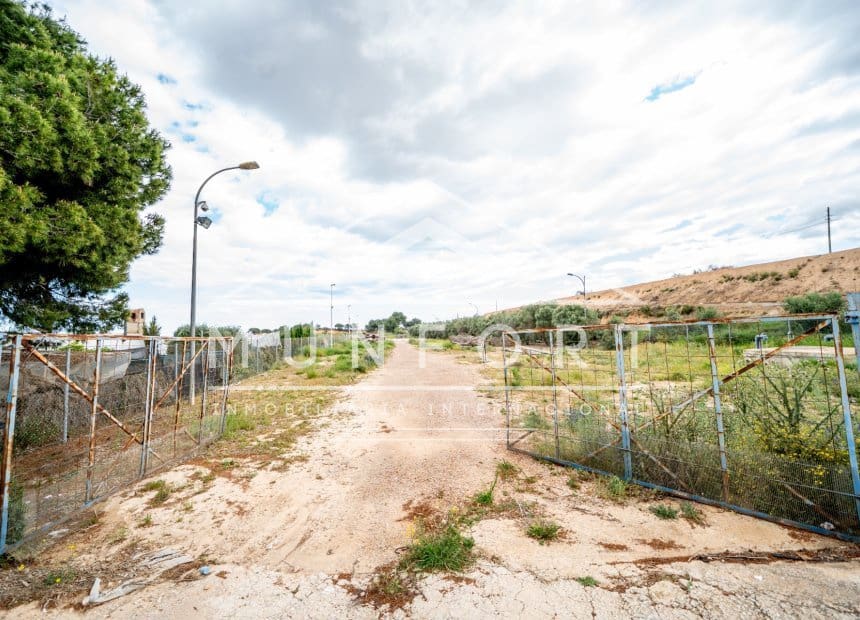 Tomt till salu i Pinar de Campoverde - 590 000 € (Ref: 10093740)
