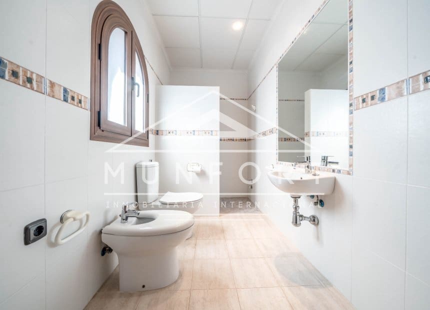4 soveværelse Villa til salg i La Zenia med swimmingpool garage - € 1.199.000 (Ref: 10093741)