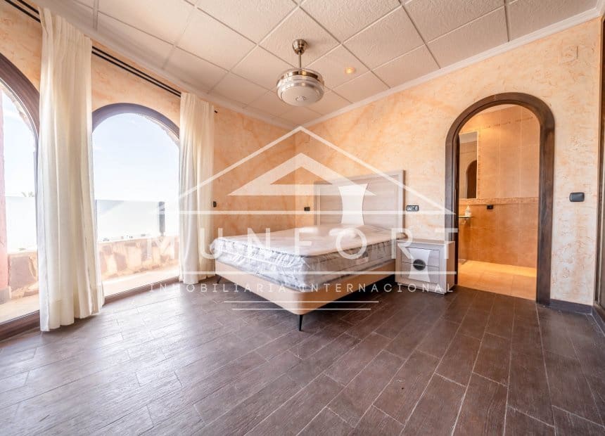 4 soveværelse Villa til salg i La Zenia med swimmingpool garage - € 1.199.000 (Ref: 10093741)