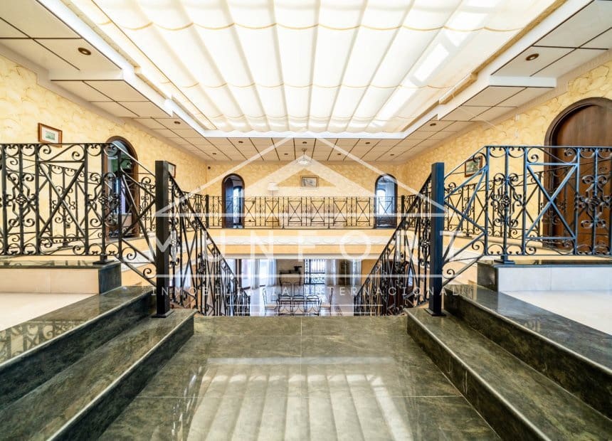 4 soveværelse Villa til salg i La Zenia med swimmingpool garage - € 1.199.000 (Ref: 10093741)
