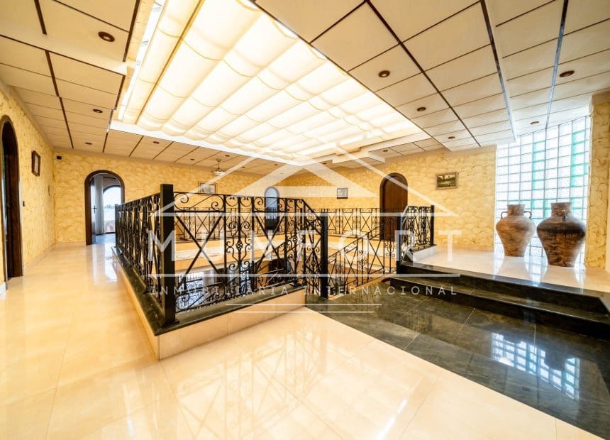 4 soveværelse Villa til salg i La Zenia med swimmingpool garage - € 1.199.000 (Ref: 10093741)
