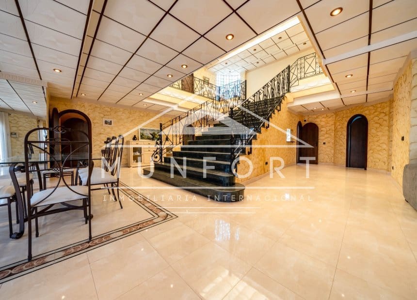 4 soveværelse Villa til salg i La Zenia med swimmingpool garage - € 1.199.000 (Ref: 10093741)