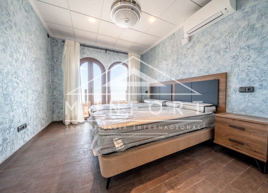4 soveværelse Villa til salg i La Zenia med swimmingpool garage - € 1.199.000 (Ref: 10093741)