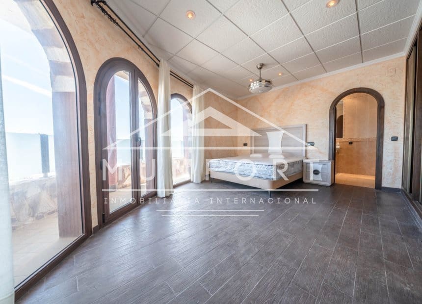 4 soveværelse Villa til salg i La Zenia med swimmingpool garage - € 1.199.000 (Ref: 10093741)