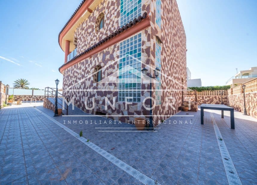 4 soveværelse Villa til salg i La Zenia med swimmingpool garage - € 1.199.000 (Ref: 10093741)