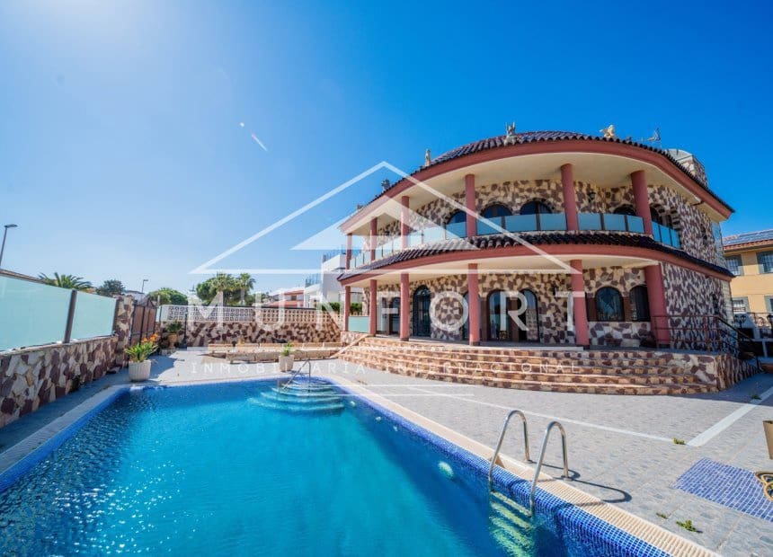 4 soveværelse Villa til salg i La Zenia med swimmingpool garage - € 1.199.000 (Ref: 10093741)