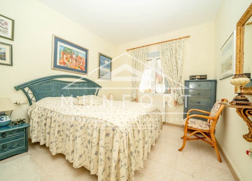 4 soveværelse Villa til salg i Villamartin med swimmingpool garage - € 399.000 (Ref: 10093743)