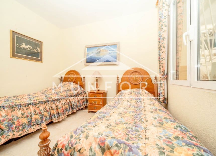 4 soveværelse Villa til salg i Villamartin med swimmingpool garage - € 399.000 (Ref: 10093743)