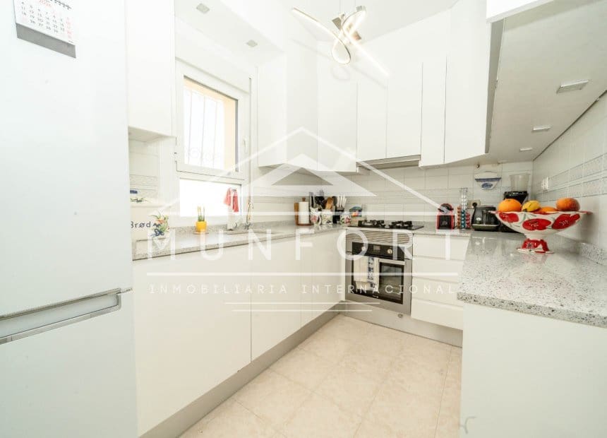 4 soveværelse Villa til salg i Villamartin med swimmingpool garage - € 399.000 (Ref: 10093743)