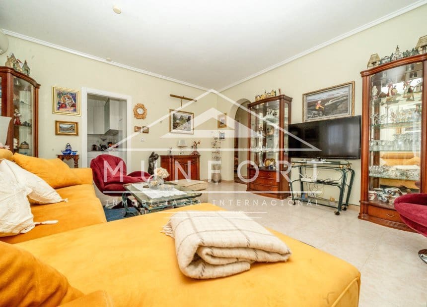 4 soveværelse Villa til salg i Villamartin med swimmingpool garage - € 399.000 (Ref: 10093743)