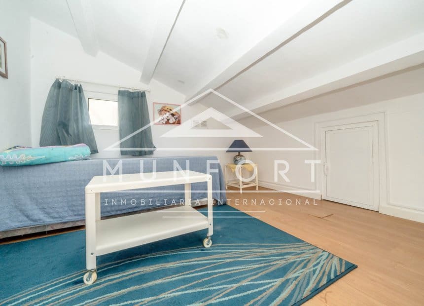 4 soveværelse Villa til salg i Villamartin med swimmingpool garage - € 399.000 (Ref: 10093743)