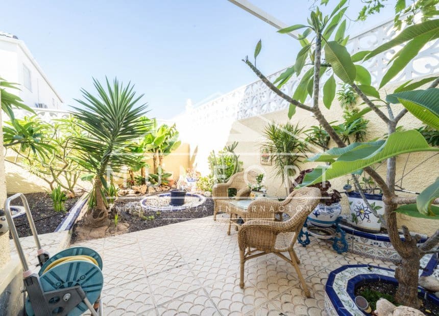 4 soveværelse Villa til salg i Villamartin med swimmingpool garage - € 399.000 (Ref: 10093743)