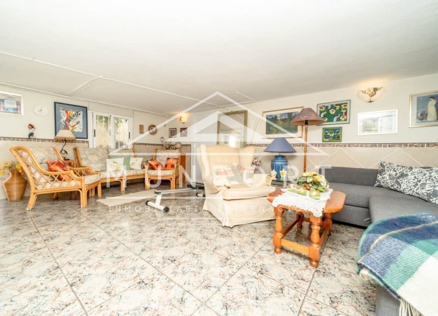 4 soveværelse Villa til salg i Villamartin med swimmingpool garage - € 399.000 (Ref: 10093743)
