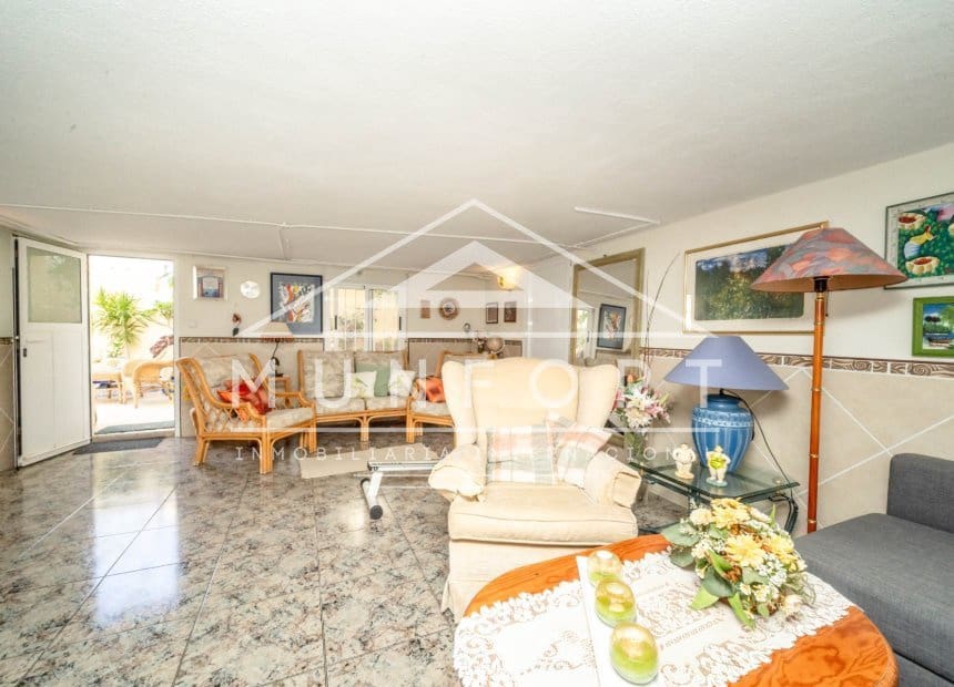 4 soveværelse Villa til salg i Villamartin med swimmingpool garage - € 399.000 (Ref: 10093743)