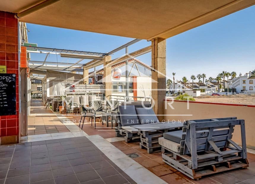 4 soveværelse Villa til salg i Villamartin med swimmingpool garage - € 399.000 (Ref: 10093743)